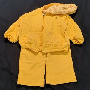 EUC sweatsuit size 6-9 mo